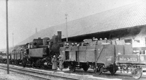 Februar 1934: Panzerzüge im Bahnhof Floridsdorf 