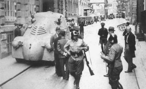 NS-Juliputsch 1934: Panzerwagen der Polizei in der Johannesgasse (Ravag)