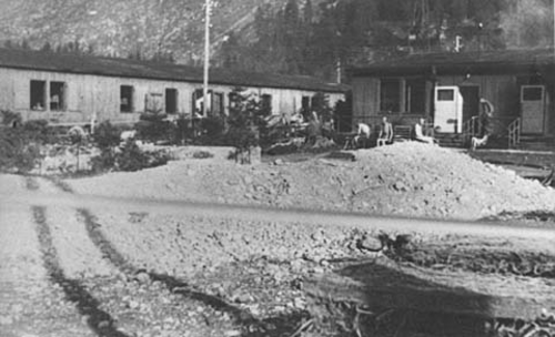 KZ Ebensee 1945: Aschengrube des Krematoriums