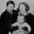Viktoria Sladek mit ihren Kindern
