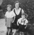Gisela Pressburger mit ihren Kindern Gertrude und Heinrich
