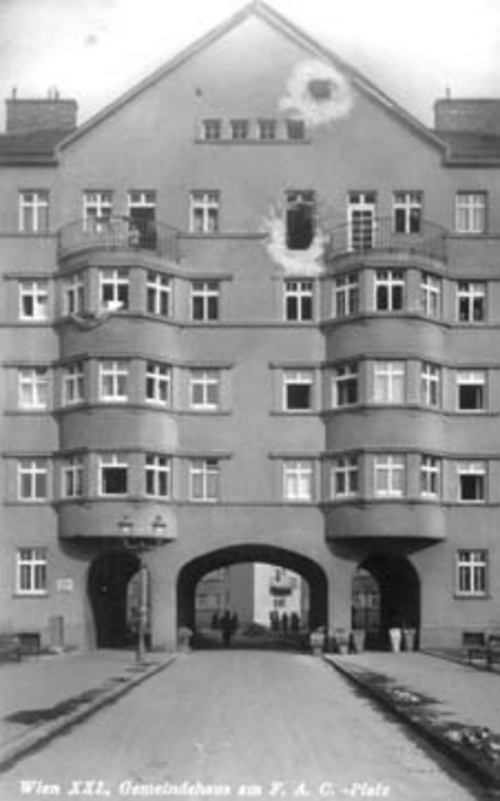 Februar 1934: Gemeindebau am FAC-Platz