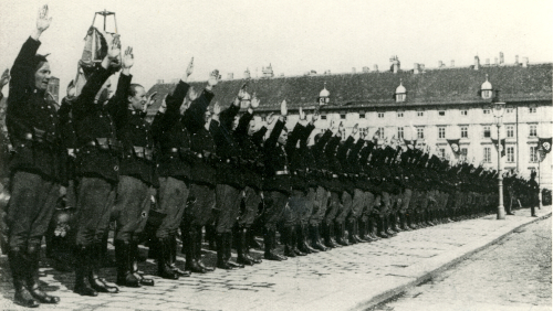 Vereidigung der Wiener Polizei am Heldenplatz, März 1938 - Foto: DÖW