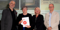 Claudia Kuretsidis-Haider nimmt das Österreichische Museumsgütesiegel für das DÖW entgegen. Foto: Manuela Tessaro Claudia Kuretsidis-Haider nimmt das Österreichische Museumsgütesiegel für das DÖW entgegen.
