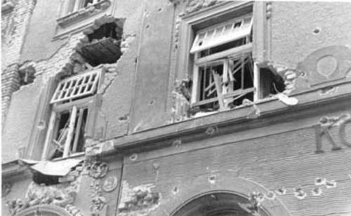 Zerstörte Fassade des Ottakringer Arbeiterheims