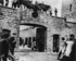 <p>Am 5. Mai 1945 trafen erste Panzerspähwagen der US-Armee im KZ Mauthausen ein. Bis zu diesem Zeitpunkt waren im Lagerkomplex Mauthausen-Gusen rund 100.000 Häftlinge - die Hälfte aller dort Eingelieferten - umgekommen. Bild: Nach der Befreiung des KZ Mauthausen wurde der Reichsadler als Symbol des NS-Regimes entfernt.</p>
